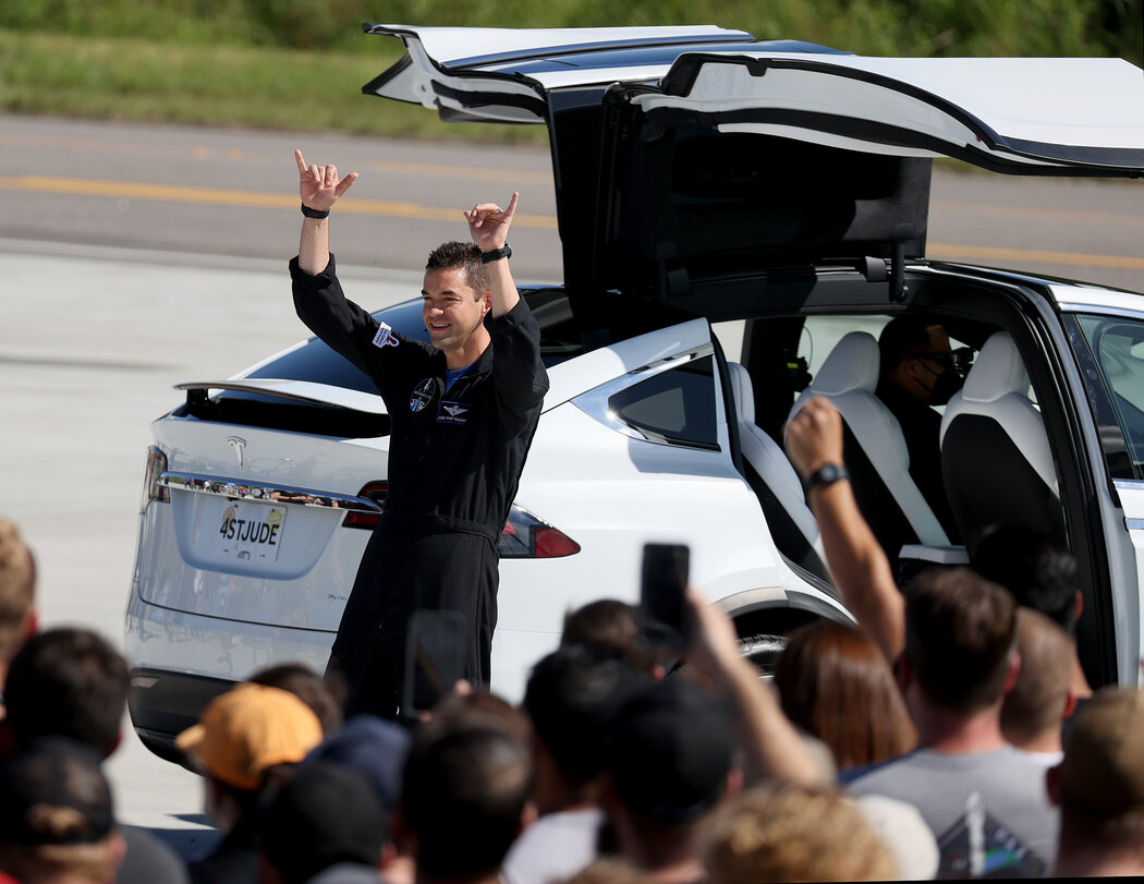 马斯克基金会最大的一笔捐赠的受益人是SpaceX的客户：宾夕法尼亚州亿万富翁贾里德·艾萨克曼。